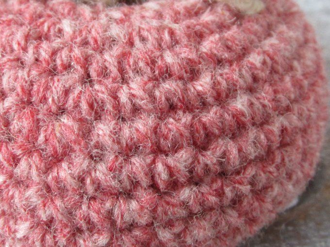 Pomme décorative en pure laine normande rose - Fait main en Normandie - Tailles S et M