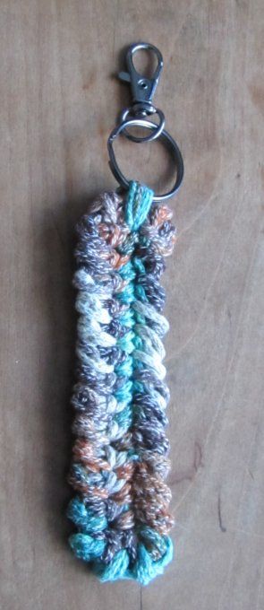 Porte-clés - bijou de sac - Multicolore - Fait main au crochet - 6 modèles