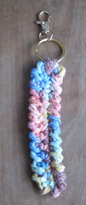 Porte-clés - bijou de sac - Multicolore - Fait main au crochet - 6 modèles