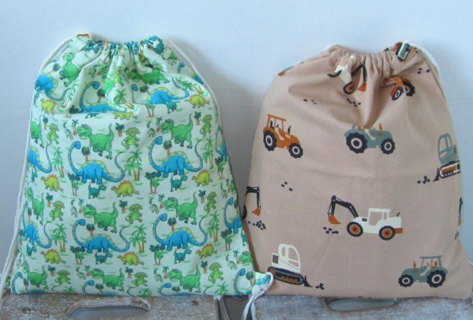 Sac à dos avec cordon coulissant - taille S, - différents motifs - option prénom brodé