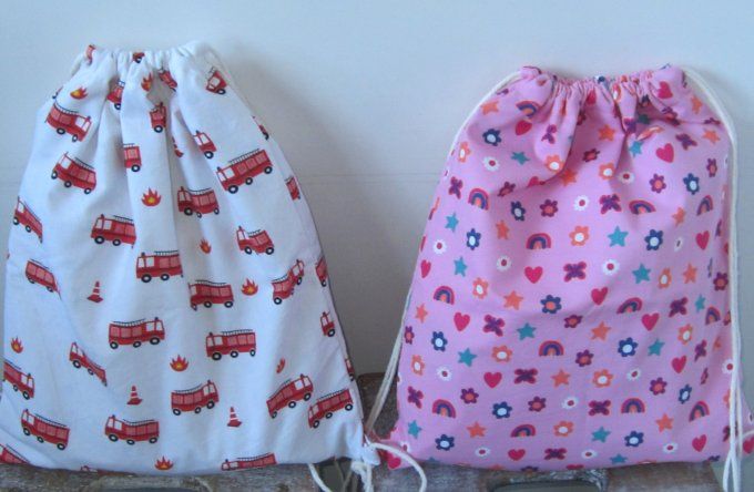 Sac à dos avec cordon coulissant - taille S, - différents motifs - option prénom brodé