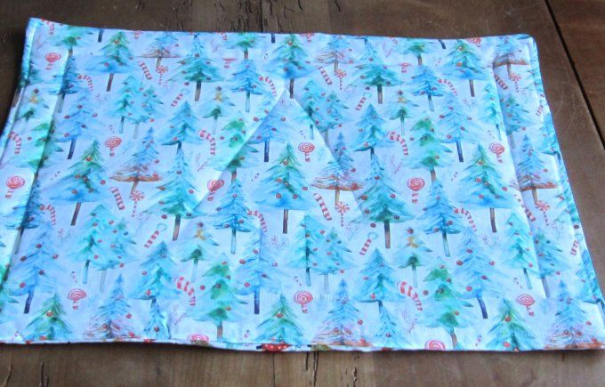 set de table matelassé - motif sapins