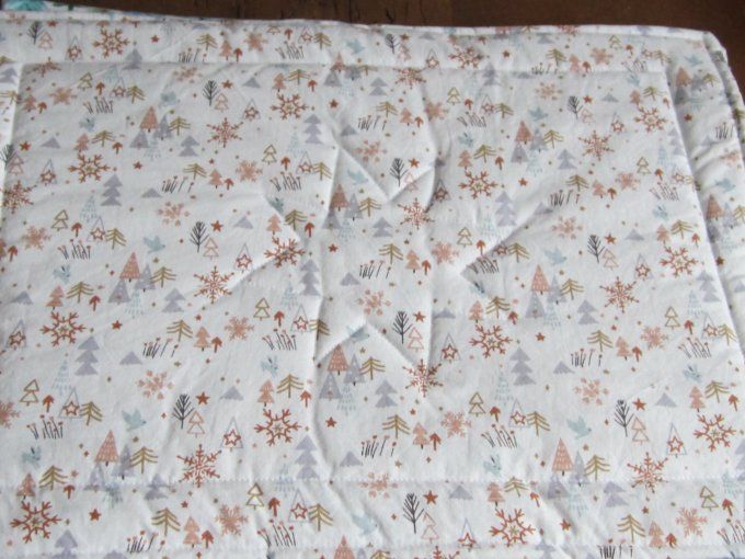 set de table en tissu matelassé - motif sapins