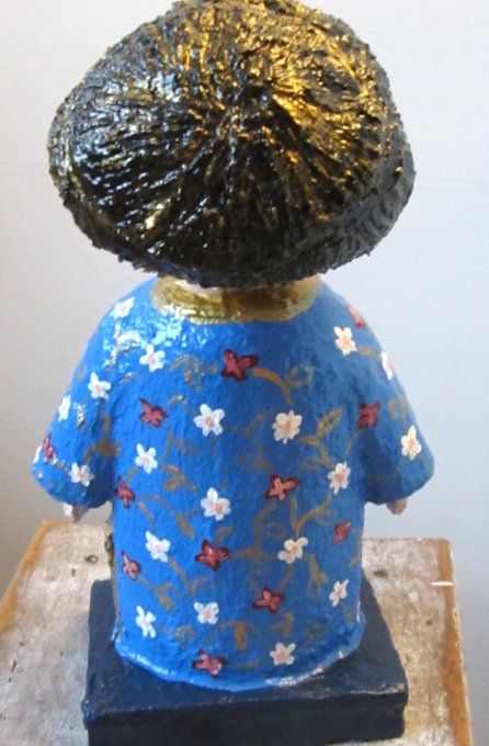 Sophie, sculpture en papier mâché