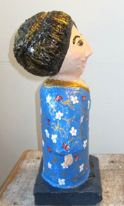 Sophie, sculpture en papier mâché
