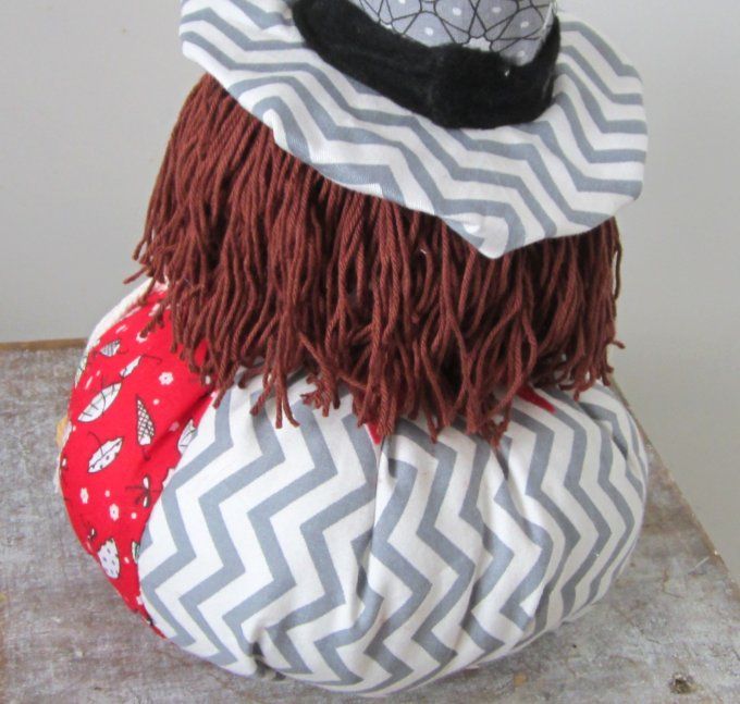 Médée, sorcière en tissu et feutrine