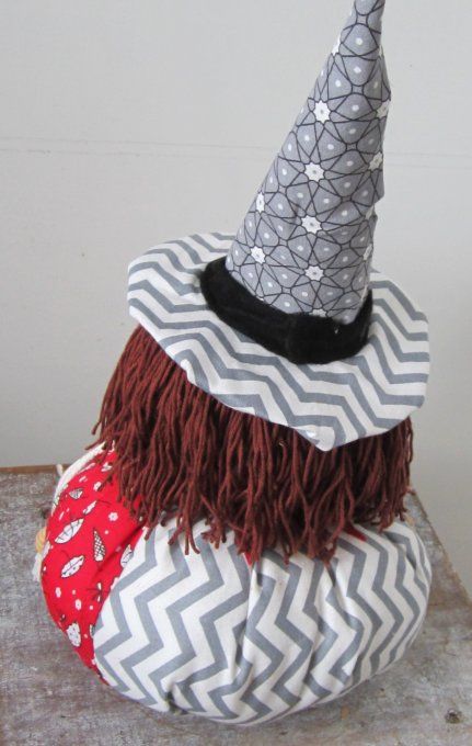 Médée, sorcière en tissu et feutrine