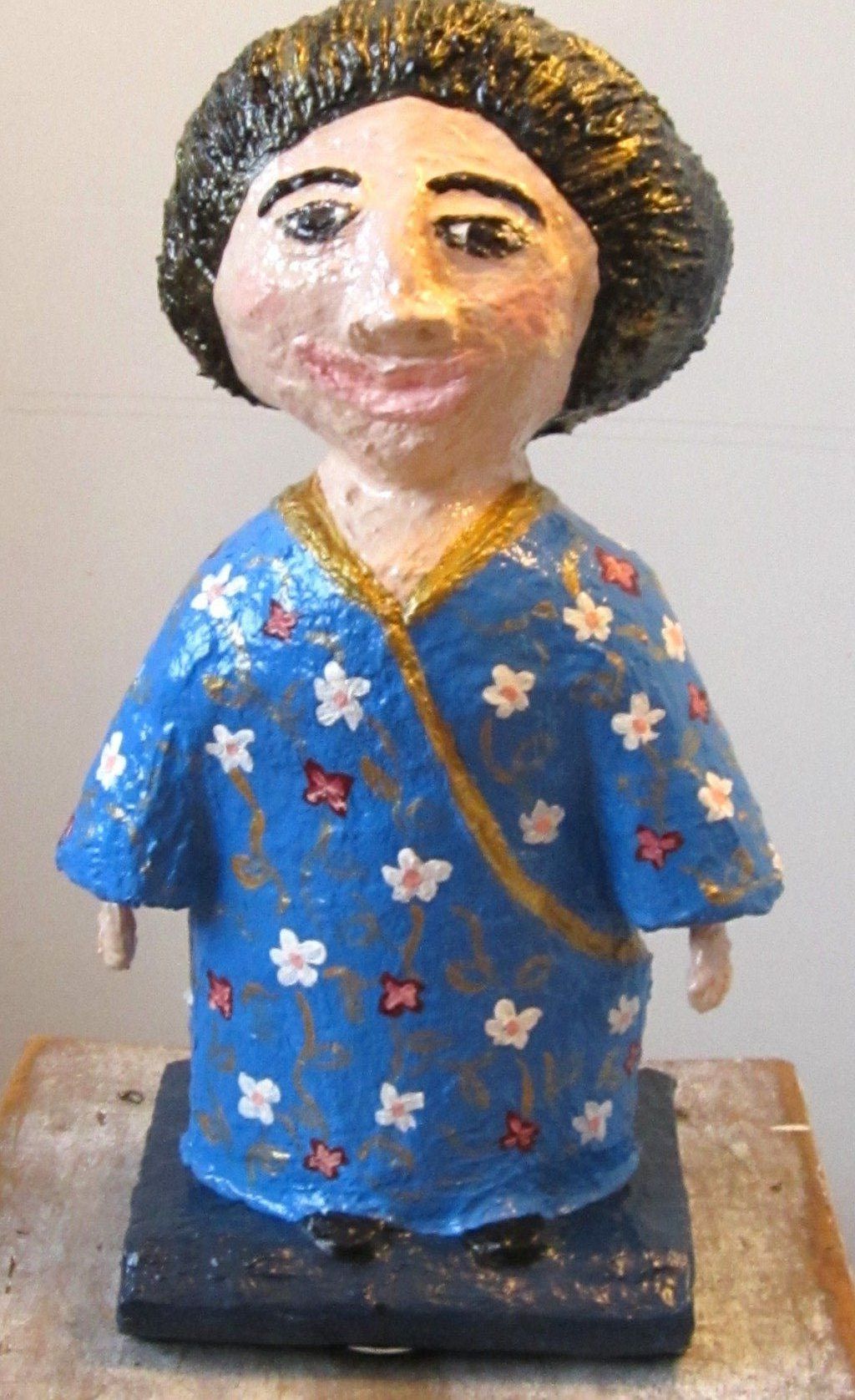 sophie-asiatique-femme-sculpture-papier-mache-sylvie-hue-creation-1.jpg